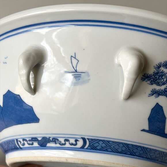 Vintage Canton Pagoda Porcelain Covered Dish Bowl Tureen Blue and White - Picture 10 of 10